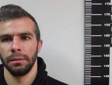 Έσπασαν τη μηχανή του 30χρονου που κατηγορείται για παρενόχληση ανηλίκων στο Αγρίνιο (φωτό)
